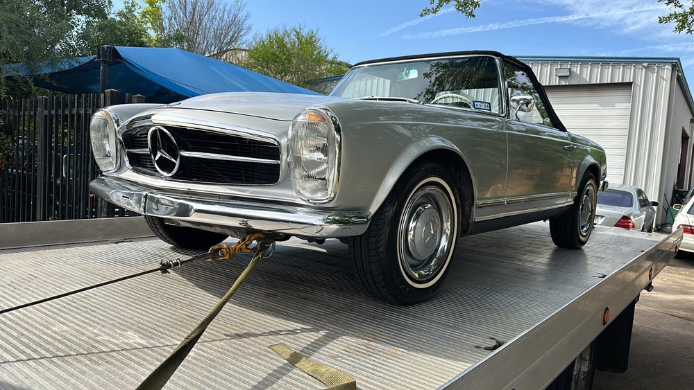 silver-towing-benz